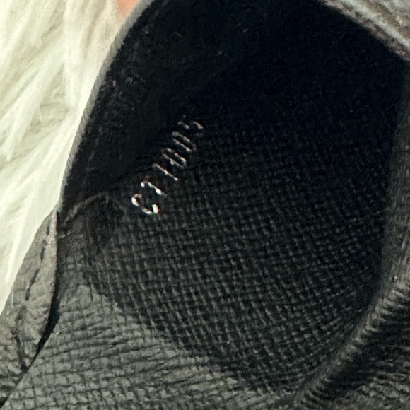 Authentic Louis Vuitton Taiga Leather Black Mens Wallet - Picture 15 of 15